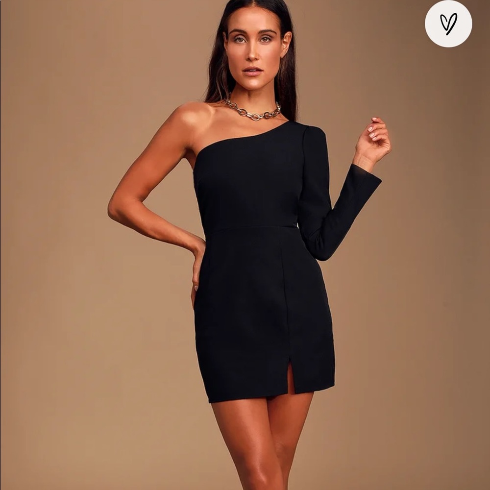Lulu’s black mini